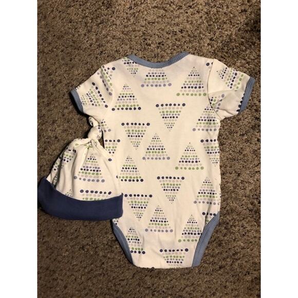 **NWT**  Chick Pea Boys Infant Onesie with Cap - Size 6/9 months - Picture 2 of 4